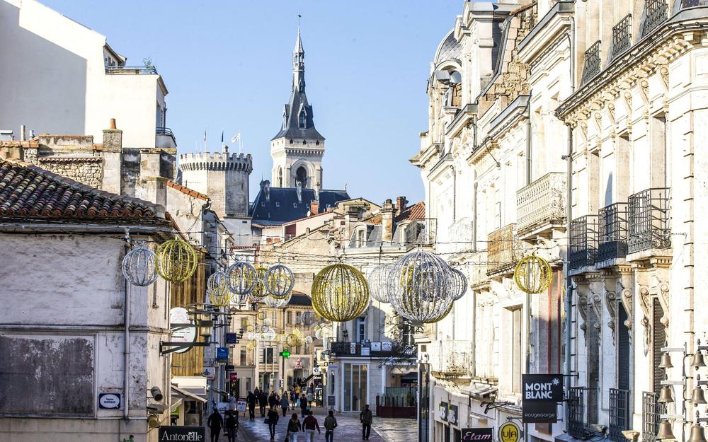 Mairie Angoulême rue Hergé Lieux incontournables recommandations 
