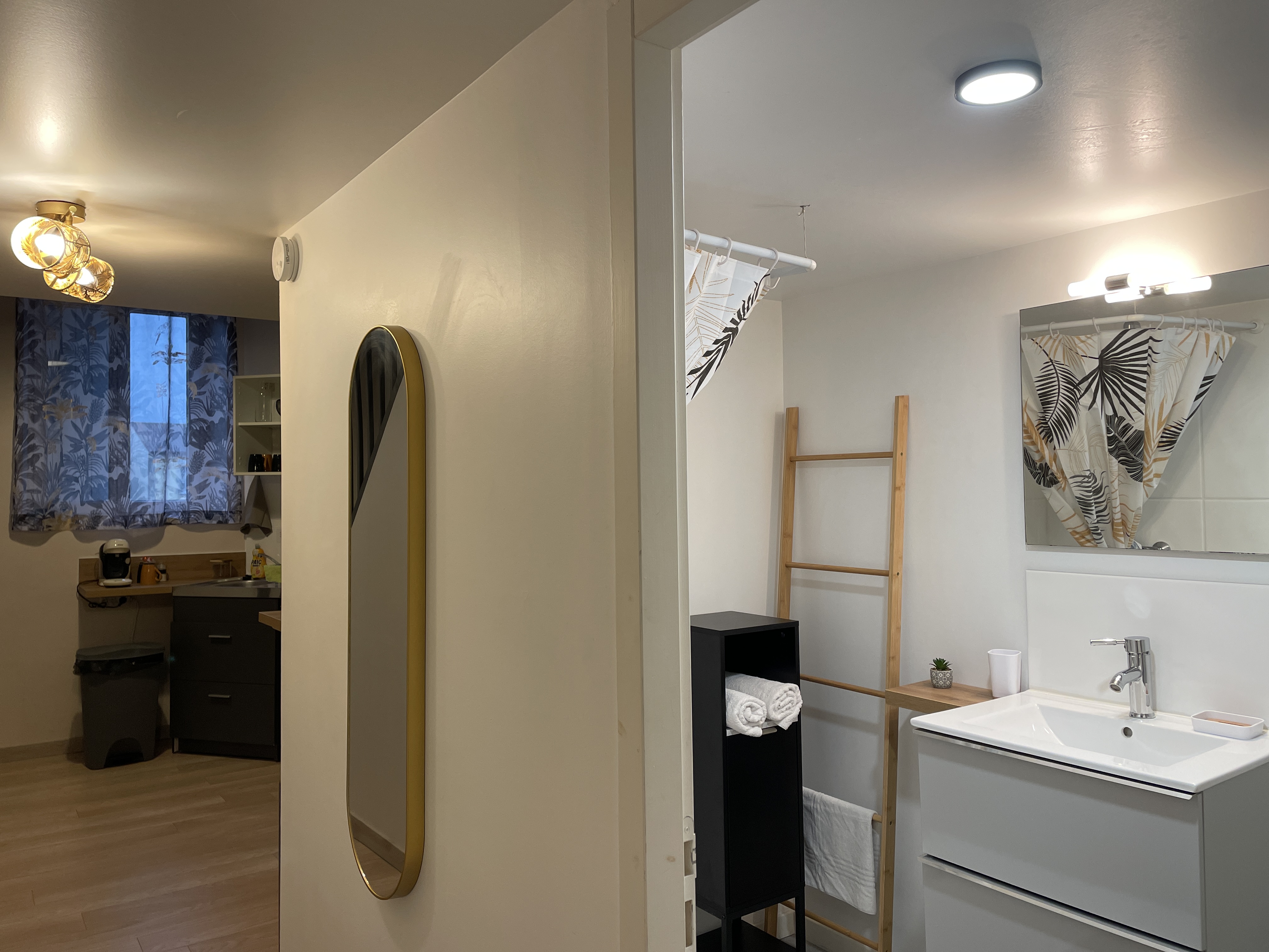 Annonce Airbnb Booking Douche + Lavabo + Miroir