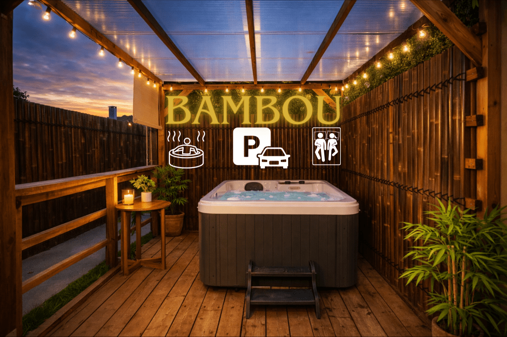 Jacuzzi extérieur couvert sous pergola en bois avec éclairage chaleureux, espace détente privatif et parking gratuit à Angoulême